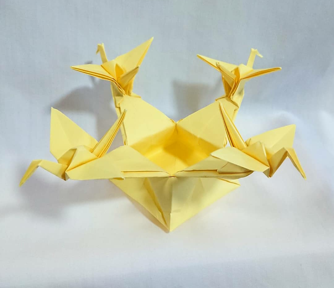 Box with 4 cranes