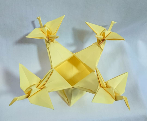 Box with 4 cranes