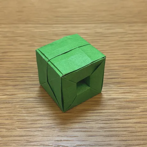 Cube with hole␠