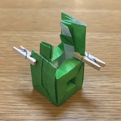 Cube with hole␠ — паттерн