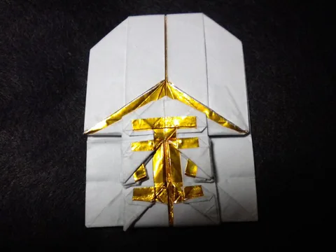 Gold amulet
