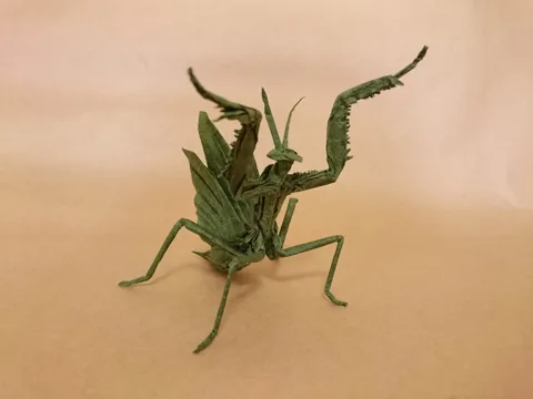 Praying Mantis Flying v1.0