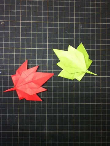 Maple leaf (red)