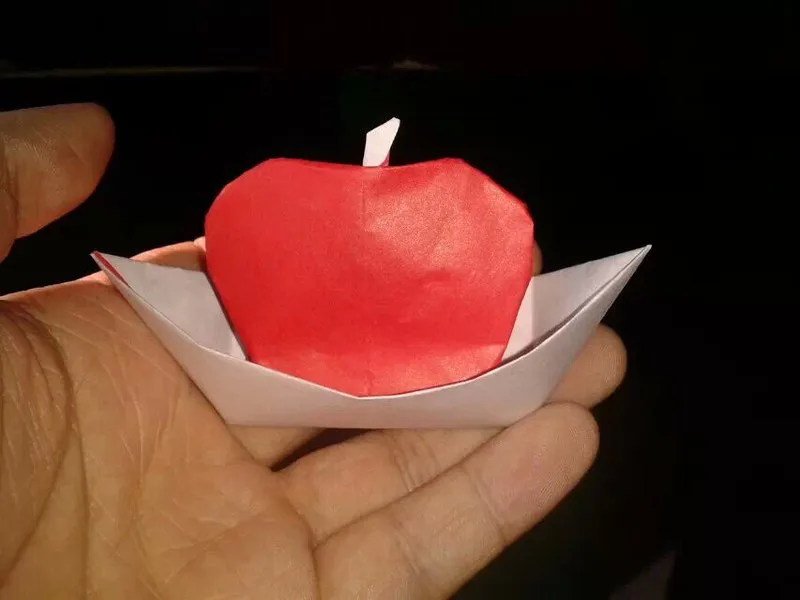 Ship of apple