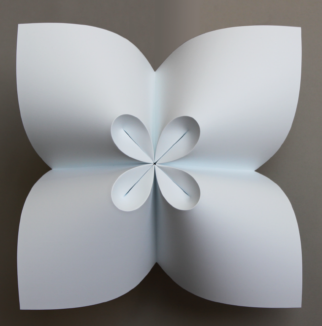 4-lobed cloverleaf design