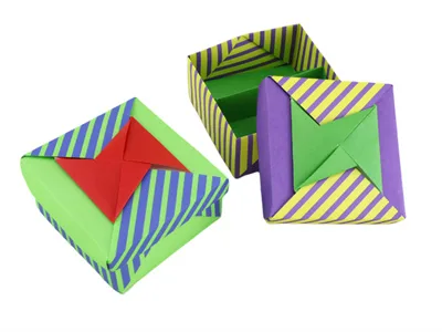 Box with mountain-shaped partition