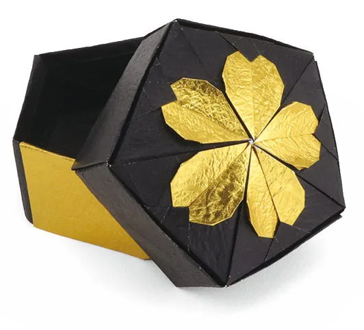 Box with cherry blossom pattern II
