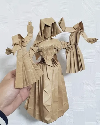 Lady with 2 dolls